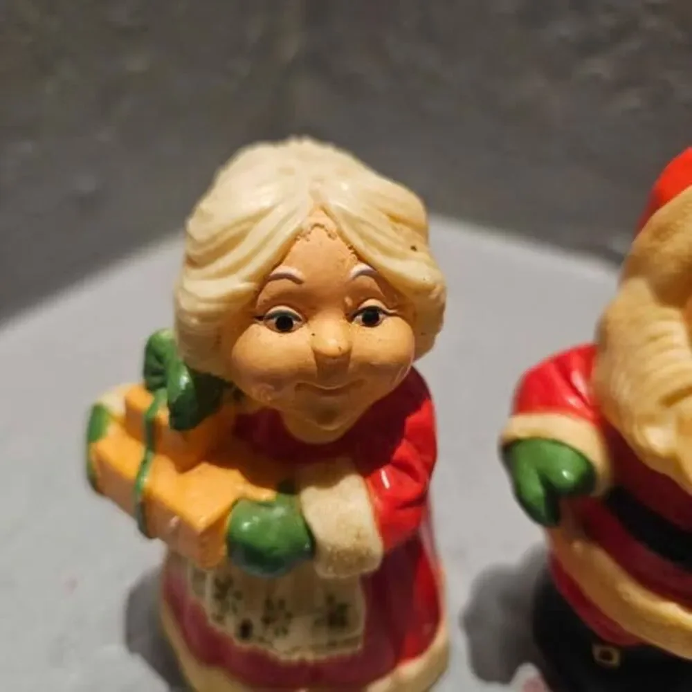 Vintage Santa and Mrs. Claus Plastic Salt and Pepper Shakers Hallmark